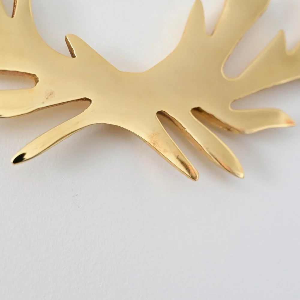 Nima Oberoi Lunales Branches Gold Charger Wreath | Staghorn Motif